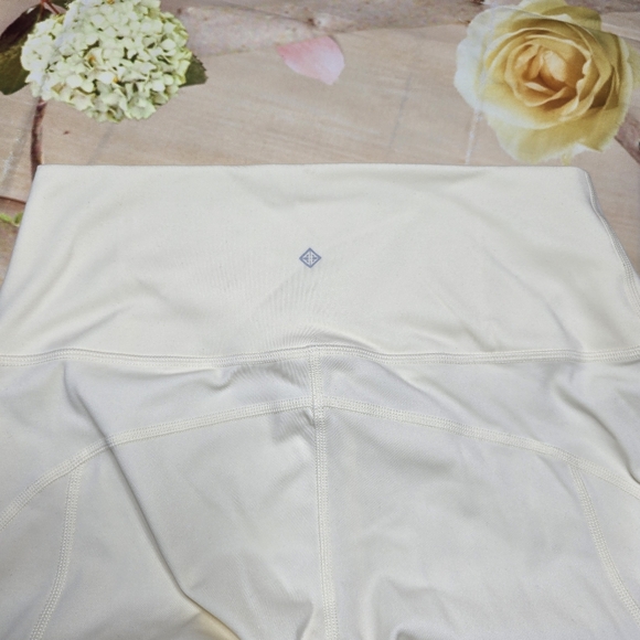 Antonio Melani cream leggings - Picture 4 of 6